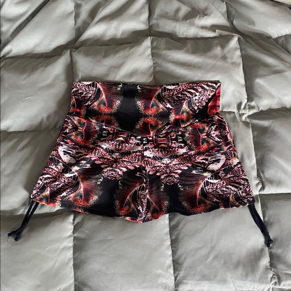 Psychedelic booty shorts - Picture 4 of 8